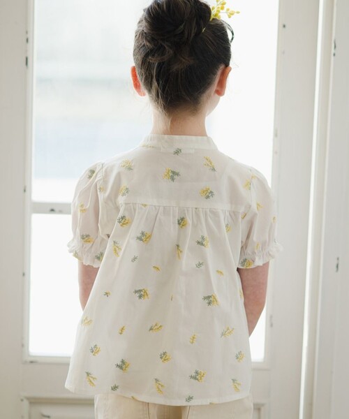 BRANSHES(ブランシェス)の「【おそろい】ミモザ刺繍チュニック(シャツ/ブラウス・キッズ・ライトグリーン/オフホワイト・110/130/120/140/150/90/100)」の10枚目の写真