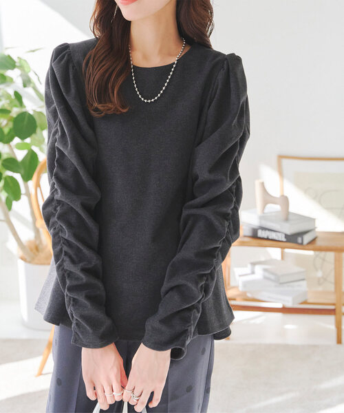 KOBE LETTUCE(コウベレタス)の「袖ギャザーブラウス(シャツ/ブラウス・レディース・ベージュ/オフホワイト/チャコールグレー・M)」の2枚目の写真