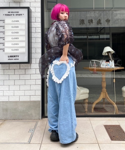 Candy Stripper（キャンディストリッパー）の「FRILL DENIM パンツ（デニムパンツ・レディース・インディゴブルー/ライトインディゴブルー・2）」の6枚目の写真