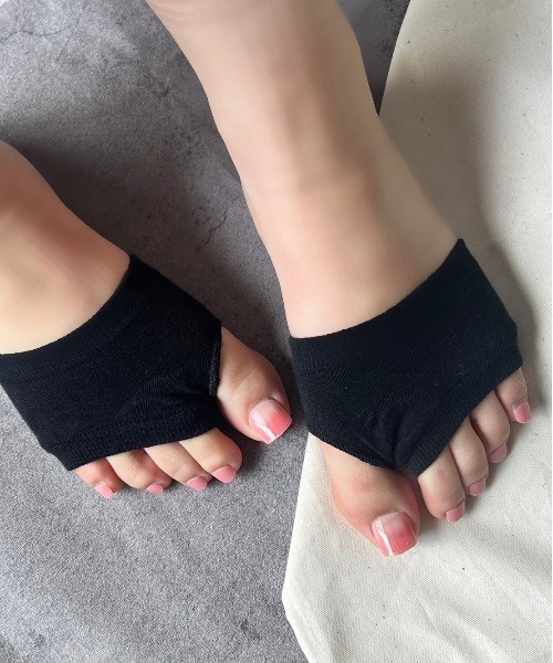 Port(ポート)の「【 Jelly moo / ジェリームー 】 カラー トングソックス / つま先ソックス #(ソックス/靴下・レディース・ブラック/グレー/ブルー/ホワイト/グリーン/ブラウン/ピンク/イエロー/オレンジ・FREE)」の1枚目の写真