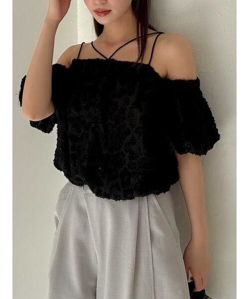 dazzlin（ダズリン）の「オフショルジャカードトップス（シャツ/ブラウス・レディース・オフホワイト/ブルー/ブラック・FREE）」の2枚目の写真