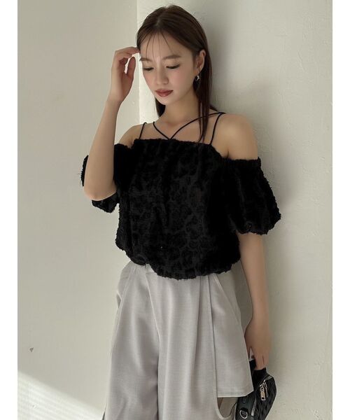 dazzlin（ダズリン）の「オフショルジャカードトップス（シャツ/ブラウス・レディース・オフホワイト/ブルー/ブラック・FREE）」の4枚目の写真