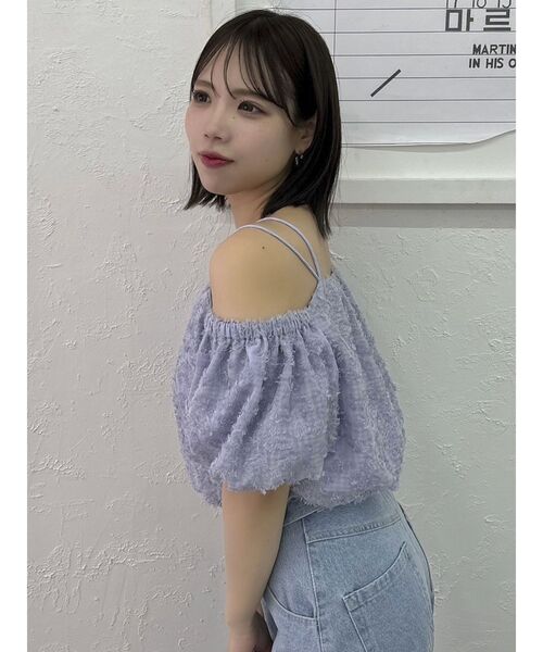 dazzlin（ダズリン）の「オフショルジャカードトップス（シャツ/ブラウス・レディース・オフホワイト/ブルー/ブラック・FREE）」の7枚目の写真