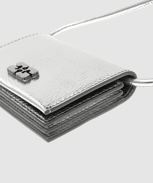 GANNI(ガニー)の「Ganni Bou Wallet On Strap Metallic(財布・レディース・シルバー・OS)」の5枚目の写真