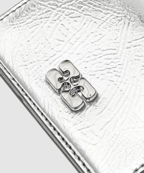 GANNI(ガニー)の「Ganni Bou Wallet On Strap Metallic(財布・レディース・シルバー・OS)」の4枚目の写真