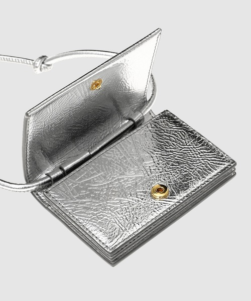 GANNI(ガニー)の「Ganni Bou Wallet On Strap Metallic(財布・レディース・シルバー・OS)」の6枚目の写真