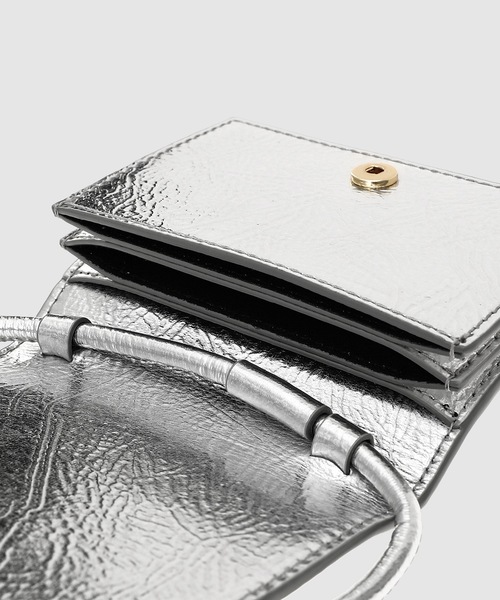 GANNI(ガニー)の「Ganni Bou Wallet On Strap Metallic(財布・レディース・シルバー・OS)」の7枚目の写真