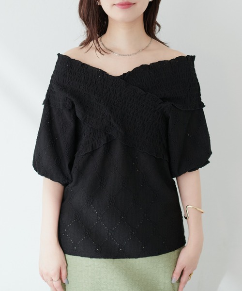 natural couture（ナチュラルクチュール）の「【WEB限定】アイレットカットレースクロスオフショルプルオーバー（Tシャツ/カットソー・レディース・ラベンダー/アイボリー/サックスブルー/ブラック・FREE）」の12枚目の写真