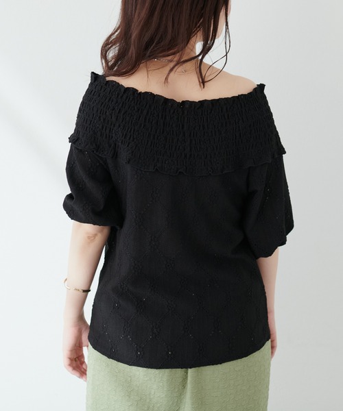 natural couture（ナチュラルクチュール）の「【WEB限定】アイレットカットレースクロスオフショルプルオーバー（Tシャツ/カットソー・レディース・ラベンダー/アイボリー/サックスブルー/ブラック・FREE）」の13枚目の写真