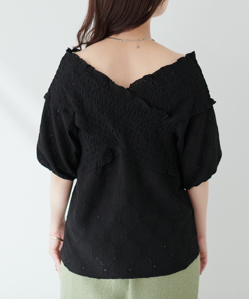 natural couture（ナチュラルクチュール）の「【WEB限定】アイレットカットレースクロスオフショルプルオーバー（Tシャツ/カットソー・レディース・ラベンダー/アイボリー/サックスブルー/ブラック・FREE）」の6枚目の写真