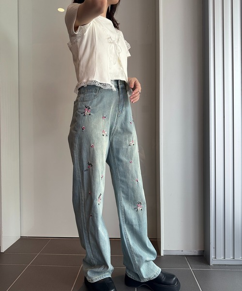 solleim（ソルレム）の「フラワー刺繍セミワイドデニム（デニムパンツ・レディース・ブルー/サックスブルー・S/M）」の5枚目の写真