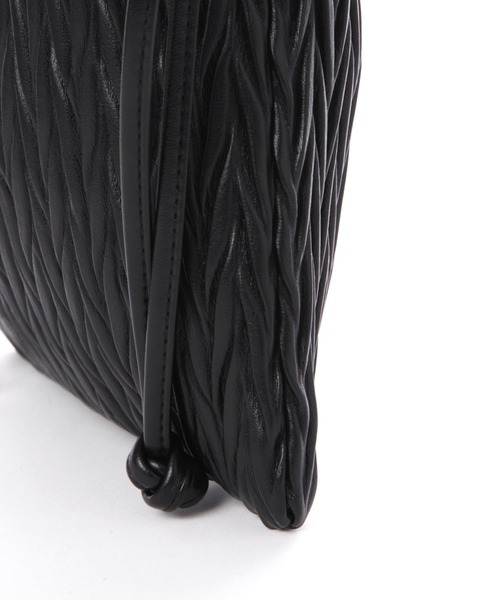 LAKOLE（ラコレ）の「ヘリンボン巾着ショルダーバッグ / 132239（ショルダーバッグ・レディース・オフホワイト/ブラック/ライトグリーン・FREE）」の11枚目の写真