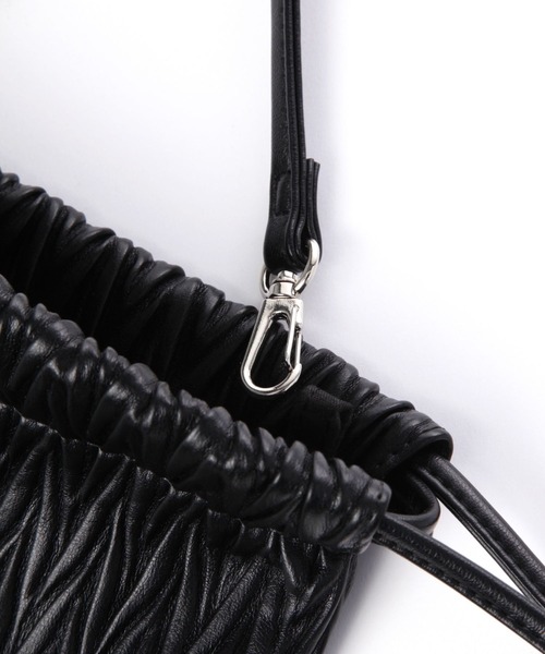 LAKOLE（ラコレ）の「ヘリンボン巾着ショルダーバッグ / 132239（ショルダーバッグ・レディース・オフホワイト/ブラック/ライトグリーン・FREE）」の13枚目の写真