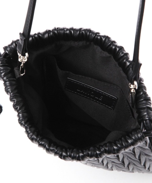 LAKOLE（ラコレ）の「ヘリンボン巾着ショルダーバッグ / 132239（ショルダーバッグ・レディース・オフホワイト/ブラック/ライトグリーン・FREE）」の14枚目の写真