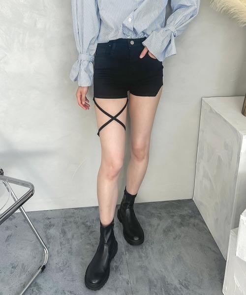 ☆boohoo☆リラックス ロープアップリケ ショートパンツ セール】クロスストラップリボンショートパンツ（その他パンツ