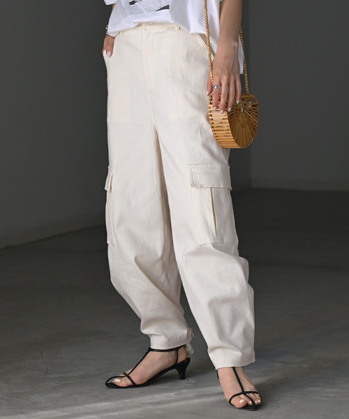 HUG.U（ハグユー）の「2wayカーゴパンツ（カーゴパンツ・レディース・ダークグレー/サンドベージュ/ブラック/カーキ/ホワイト・M/L/L(レギュラー丈)/M(トール丈)/L(トール丈)/M(レギュラー丈)）」の2枚目の写真