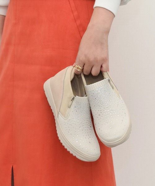 Round About(Bridget Birkin)(ラウンド アバウト)の「【Round About】ラインストーンインヒールスニーカー(445011)(スニーカー・レディース・ブラック/ライトベージュ/ダークグレー・23.5/24.5/23/24/22.5)」の11枚目の写真