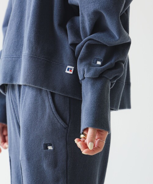 Russell Athletic（ラッセルアスレティック）の「【別注】RUSSELL ATHLETIC /  ロゴプリント スウェット（スウェット・レディース・ネイビー/グレー/イエロー系その他・ONE SIZE）」の4枚目の写真