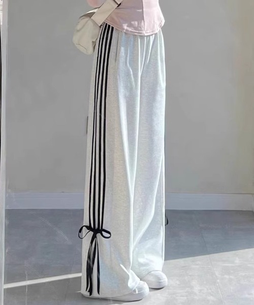 lilful（リルフル）の「サイドライン リボン スウェット ジャージ ワイドパンツ（スウェットパンツ・レディース・ライトグレー/グレー/ブラック/ピンク・S/M）」の2枚目の写真