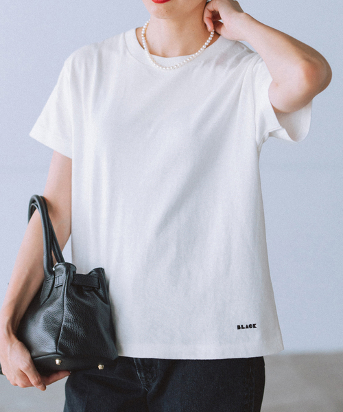 IENA（イエナ）の「BLACK シグネチャーTシャツ（Tシャツ/カットソー・レディース・チャコールグレー/ホワイト・FREE）」の2枚目の写真