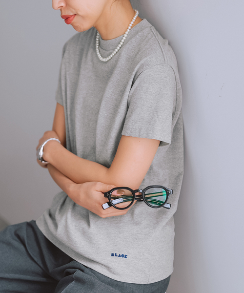 IENA（イエナ）の「BLACK シグネチャーTシャツ（Tシャツ/カットソー・レディース・チャコールグレー/ホワイト・FREE）」の3枚目の写真