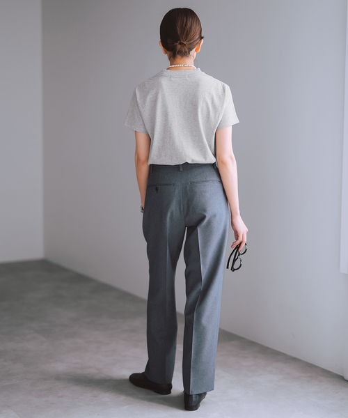 IENA（イエナ）の「BLACK シグネチャーTシャツ（Tシャツ/カットソー・レディース・チャコールグレー/ホワイト・FREE）」の7枚目の写真