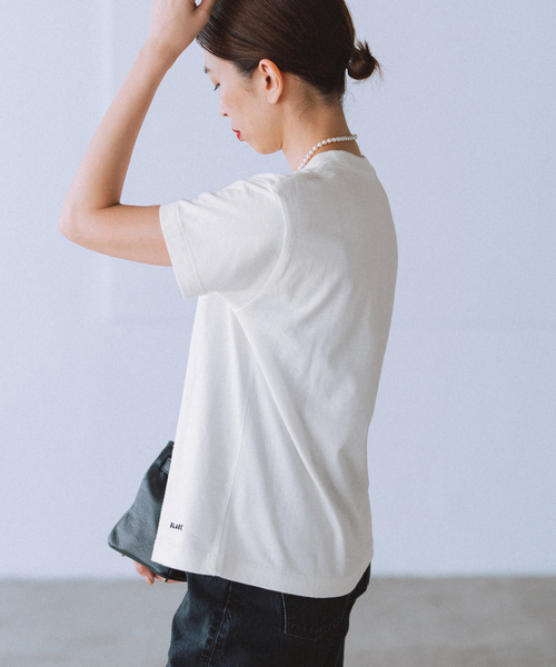 IENA（イエナ）の「BLACK シグネチャーTシャツ（Tシャツ/カットソー・レディース・チャコールグレー/ホワイト・FREE）」の11枚目の写真