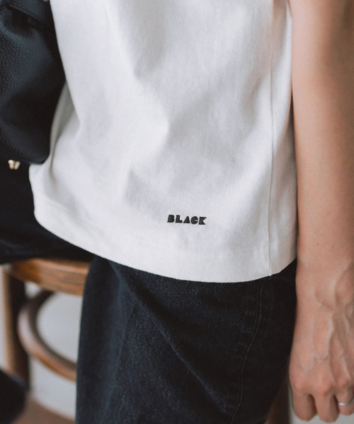 IENA（イエナ）の「BLACK シグネチャーTシャツ（Tシャツ/カットソー・レディース・チャコールグレー/ホワイト・FREE）」の14枚目の写真