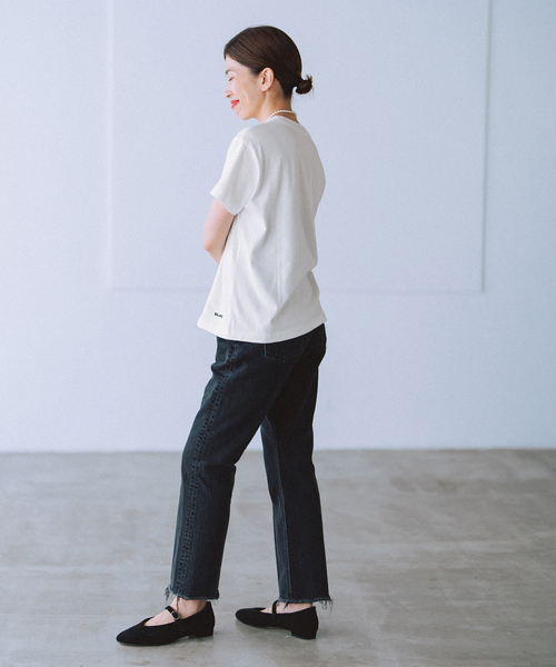 IENA（イエナ）の「BLACK シグネチャーTシャツ（Tシャツ/カットソー・レディース・チャコールグレー/ホワイト・FREE）」の17枚目の写真