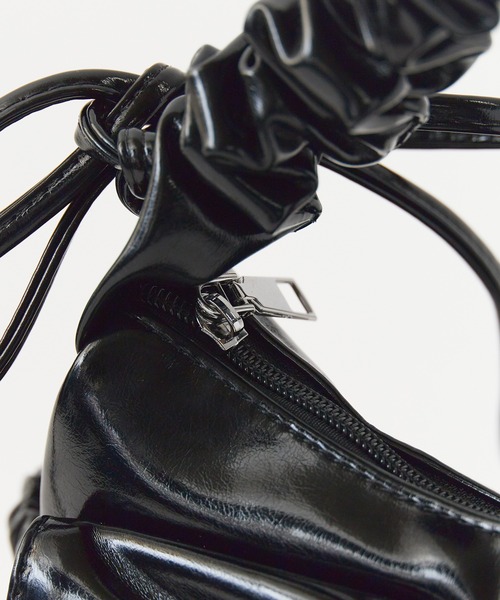 Chick（チック）の「Ribbon Design Shoulder Bag / リボンデザイン ギャザーミニバッグ 2026年春夏（ハンドバッグ・レディース・ブラック/レッド/ホワイト/シルバー・FREE）」の7枚目の写真