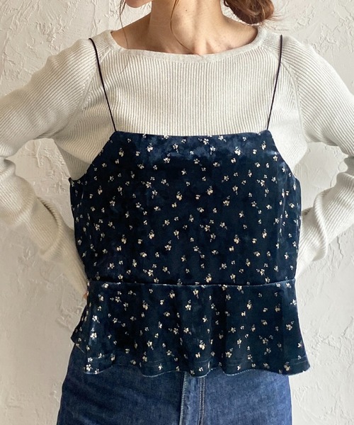 She's Closet(シーズクローゼット)の「フレア切り替え花柄ベロアキャミソールビスチェ(キャミソール・レディース・ピンク/ホワイト・FREE)」の2枚目の写真