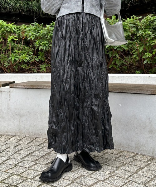 ISOOK（アイスー）の「【ISOOK / アイスー】レザーライクしわプリーツスカート / レザースカート ギャザースカート 合皮 ロング スリット ハイウエスト ウエストゴム ブラック カーキ 黒 茶 ZOZOTOWN限定（スカート・レディース・カーキ/ブラック・FREE）」の13枚目の写真