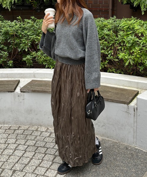 ISOOK（アイスー）の「【ISOOK / アイスー】レザーライクしわプリーツスカート / レザースカート ギャザースカート 合皮 ロング スリット ハイウエスト ウエストゴム ブラック カーキ 黒 茶 ZOZOTOWN限定（スカート・レディース・カーキ/ブラック・FREE）」の9枚目の写真