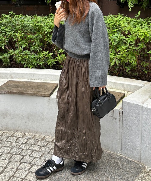 ISOOK（アイスー）の「【ISOOK / アイスー】レザーライクしわプリーツスカート / レザースカート ギャザースカート 合皮 ロング スリット ハイウエスト ウエストゴム ブラック カーキ 黒 茶 ZOZOTOWN限定（スカート・レディース・カーキ/ブラック・FREE）」の19枚目の写真