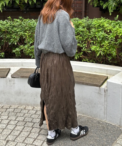 ISOOK（アイスー）の「【ISOOK / アイスー】レザーライクしわプリーツスカート / レザースカート ギャザースカート 合皮 ロング スリット ハイウエスト ウエストゴム ブラック カーキ 黒 茶 ZOZOTOWN限定（スカート・レディース・カーキ/ブラック・FREE）」の22枚目の写真