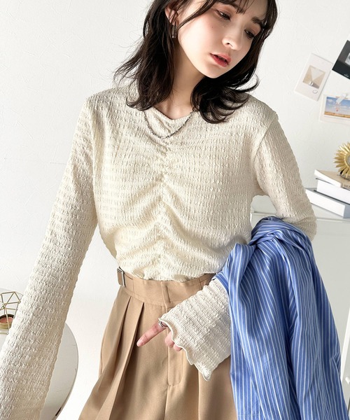 classicalelf（クラシカルエルフ）の「大人の魅力を引き立てる。胸シャーリングジャガードトップス（長袖）（Tシャツ/カットソー・レディース・ブルー/ブラック/グレイッシュベージュ/アイボリー・LARGE/MEDIUM/SMALL/X-LARGE）」の5枚目の写真