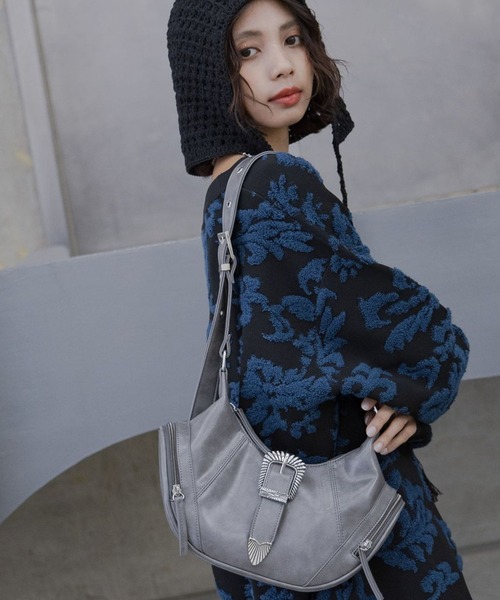 PAGEBOY（ページボーイ）の「ハーフムーンベルトショルダー（ショルダーバッグ・レディース・オフホワイト/ホワイト系その他/ブラウン系その他/チャコールグレー/ブラック・FREE）」の5枚目の写真