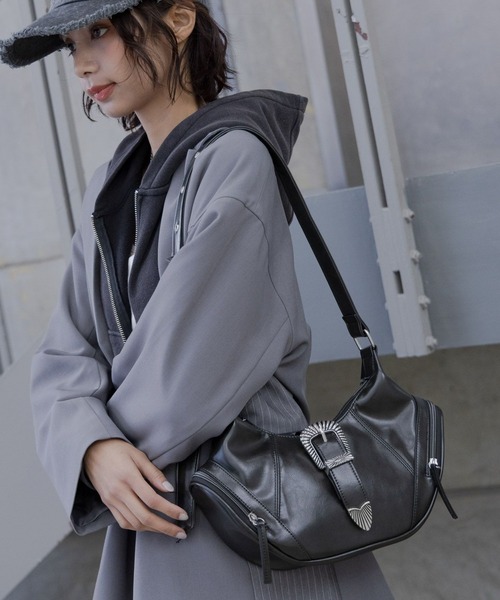 PAGEBOY（ページボーイ）の「ハーフムーンベルトショルダー（ショルダーバッグ・レディース・オフホワイト/ホワイト系その他/ブラウン系その他/チャコールグレー/ブラック・FREE）」の4枚目の写真