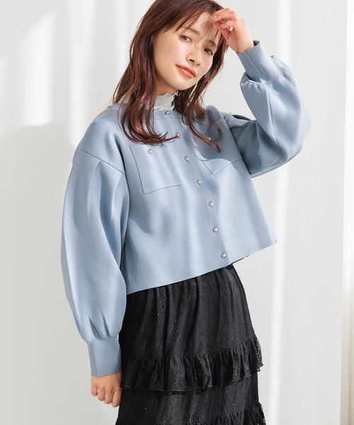 mysty woman(ミスティウーマン)の「メタルボタンジャケットライクカーディガン 315507(カーディガン/ボレロ・レディース・グレイッシュベージュ/オフホワイト/ライトブルー/ブラック・FREE)」の4枚目の写真