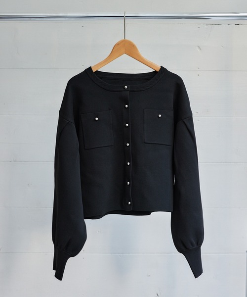 mysty woman(ミスティウーマン)の「メタルボタンジャケットライクカーディガン 315507(カーディガン/ボレロ・レディース・グレイッシュベージュ/オフホワイト/ライトブルー/ブラック・FREE)」の21枚目の写真