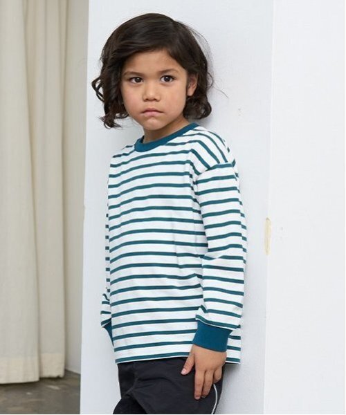 b・ROOM(ビールーム)の「【カイテキ天竺】ボーダー長袖Tシャツ(Tシャツ/カットソー・キッズ・ブラック/ダークグリーン/レッド/マスタード/ターコイズブルー・110cm/100cm/120cm/130cm/140cm/150cm)」の2枚目の写真