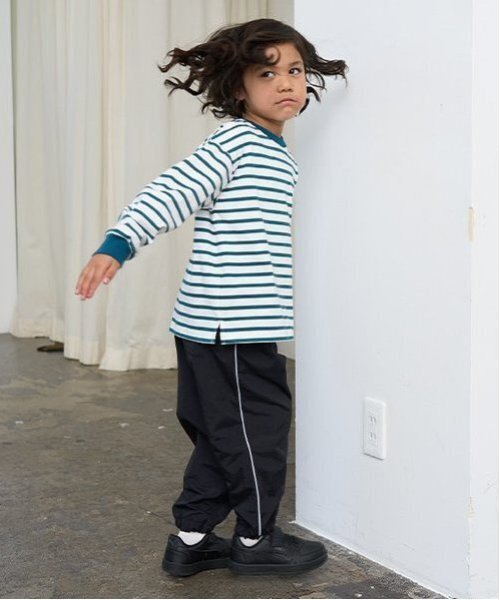 b・ROOM(ビールーム)の「【カイテキ天竺】ボーダー長袖Tシャツ(Tシャツ/カットソー・キッズ・ブラック/ダークグリーン/レッド/マスタード/ターコイズブルー・110cm/100cm/120cm/130cm/140cm/150cm)」の22枚目の写真