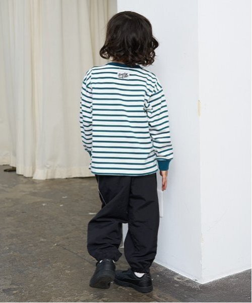 b・ROOM(ビールーム)の「【カイテキ天竺】ボーダー長袖Tシャツ(Tシャツ/カットソー・キッズ・ブラック/ダークグリーン/レッド/マスタード/ターコイズブルー・110cm/100cm/120cm/130cm/140cm/150cm)」の6枚目の写真