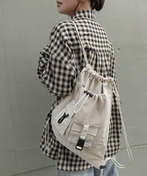 CORNERS（コーナーズ）の「ナイロンメッシュポケットナップサック（バックパック/リュック・レディース・ブラック/グレー/カーキ/ベージュ系その他・FREE）」の4枚目の写真