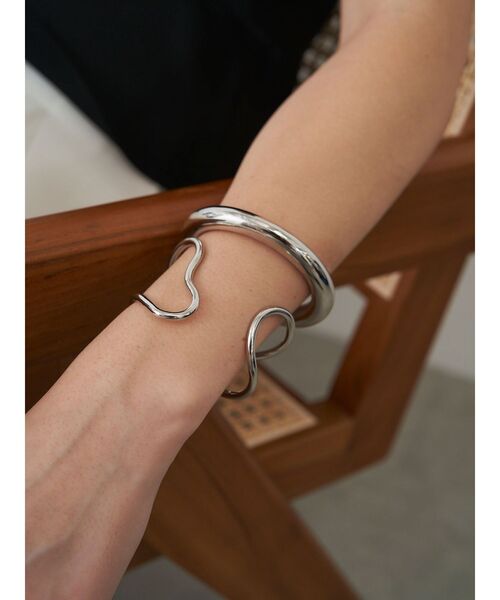 ELENDEEK（エレンディーク）の「シックラインバングル（ブレスレット・レディース・ゴールド/シルバー・FREE）」の5枚目の写真