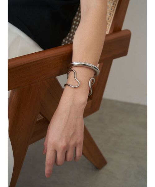 ELENDEEK（エレンディーク）の「シックラインバングル（ブレスレット・レディース・ゴールド/シルバー・FREE）」の6枚目の写真