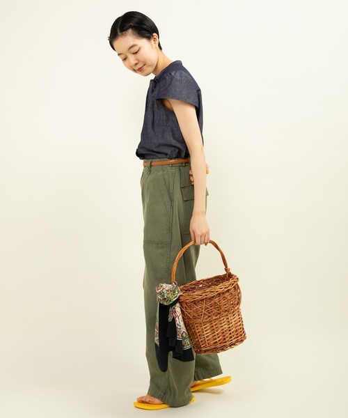 CHILD WOMAN（チャイルドウーマン）の「綿ラミーライトデニム 細ボウタイブラウス（シャツ/ブラウス・レディース・ネイビー・FREE）」の11枚目の写真