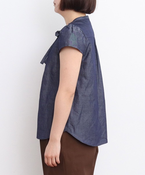 CHILD WOMAN（チャイルドウーマン）の「綿ラミーライトデニム 細ボウタイブラウス（シャツ/ブラウス・レディース・ネイビー・FREE）」の22枚目の写真