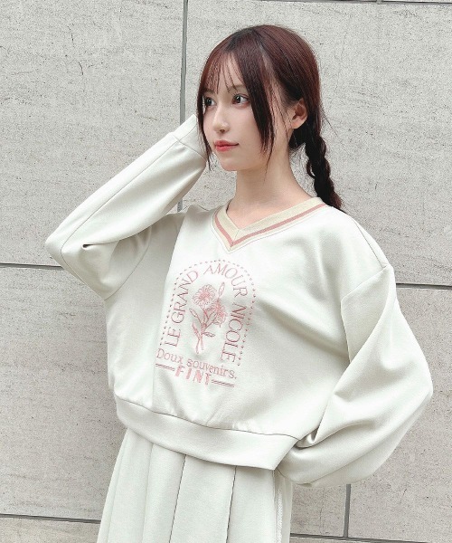 F i.n.t(フィント)の「マーガレットロゴ刺繍スウェット【セットアップ可能】/ fint フィント(スウェット・レディース・オフホワイト/ライトブルー/ライトピンク・FREE)」の2枚目の写真