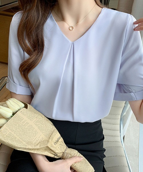 SallyLunn(サリーラン)の「【大人きれいめ♪デートやオフィスにも◎】Vネックシフォンブラウス(シャツ/ブラウス・レディース・パープル/ホワイト・MEDIUM/LARGE)」の2枚目の写真